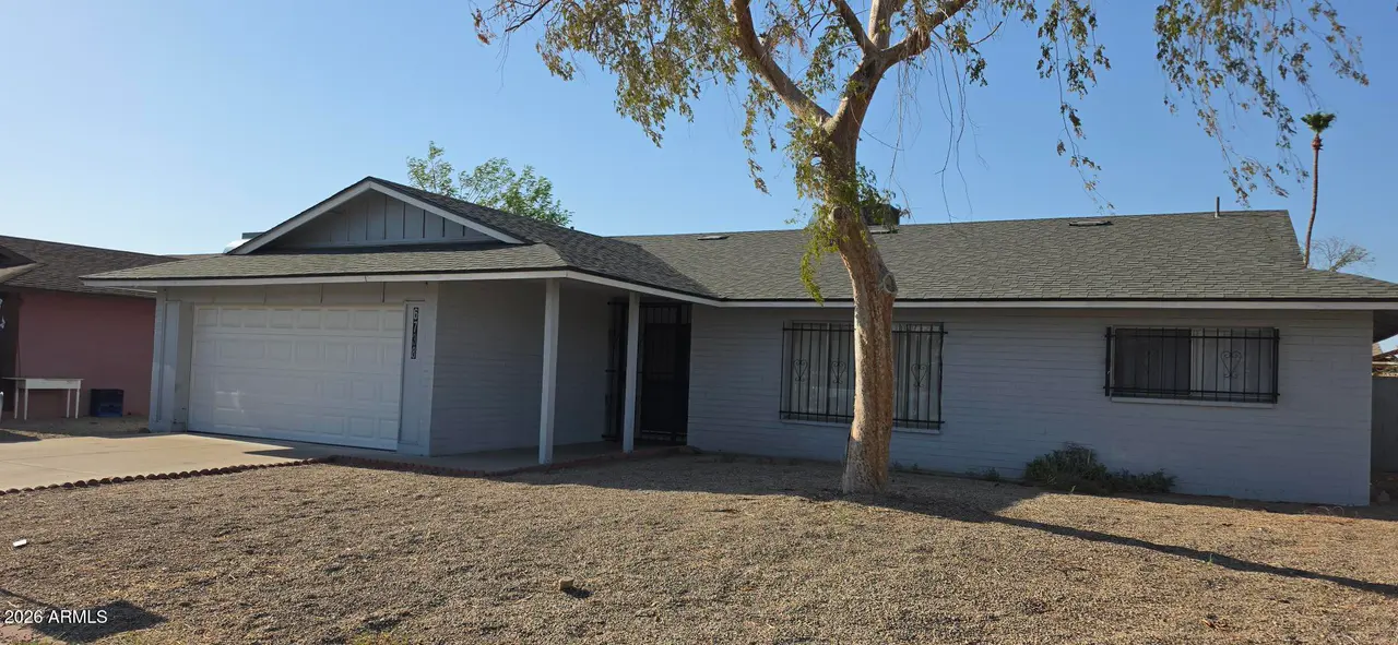 6738 W DENTON Lane, Glendale, AZ 85303
